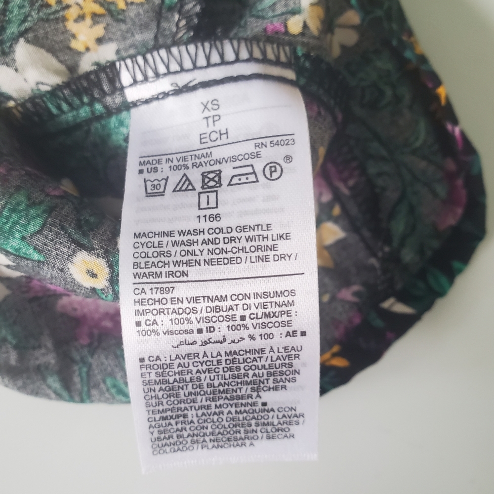 Old Navy floral romper - Picture 6 of 7